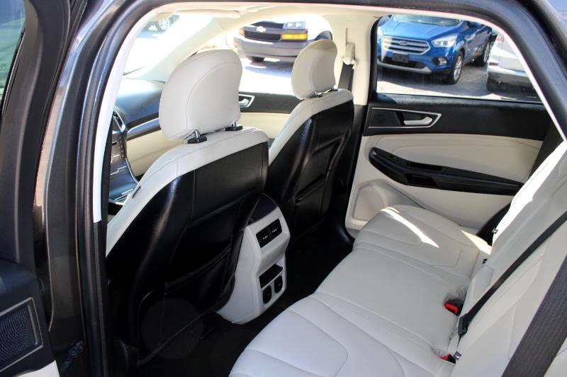 2019 Ford Edge Titanium photo 16