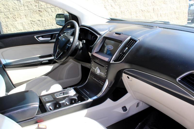 2019 Ford Edge Titanium photo 17