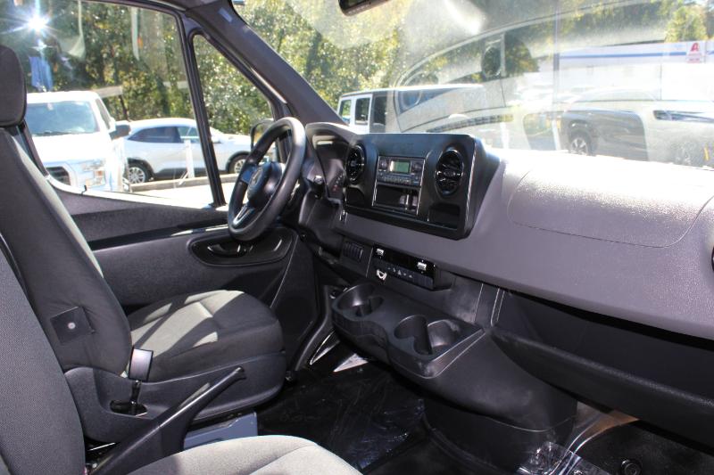Mercedes-Benz Sprinter Van 2500 Standard Roof V6 144" RWD 2019