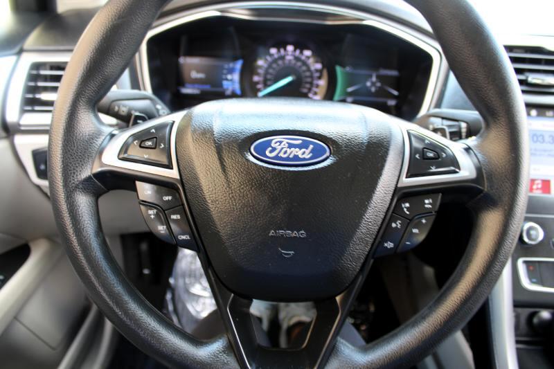 Ford Fusion SE FWD 2019