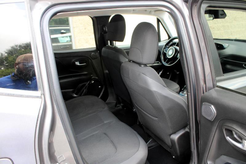 2018 Jeep Renegade Latitude North Edition photo 15