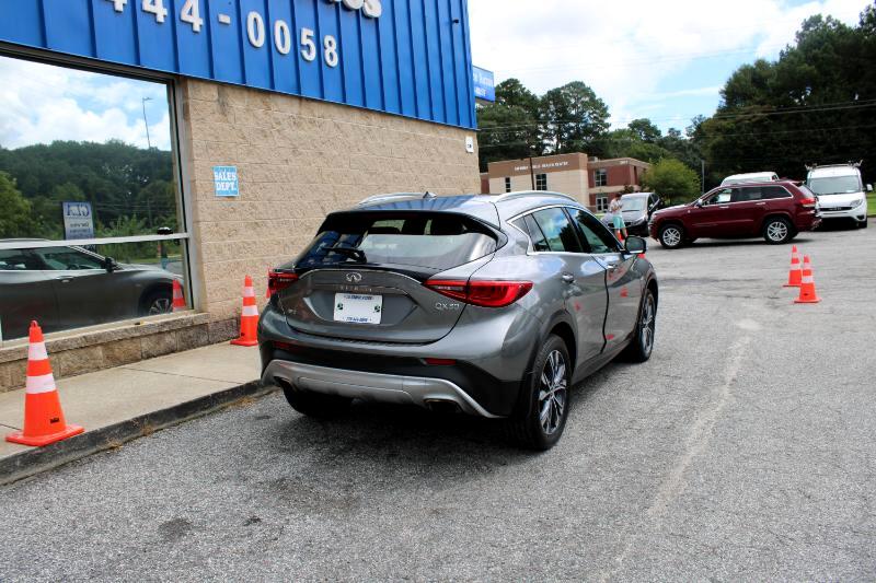 2018 Infiniti QX30 Premium photo 2