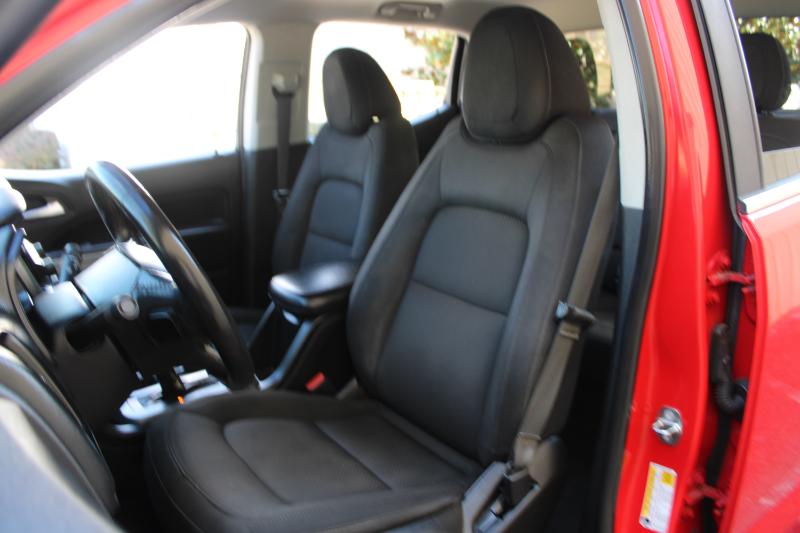 2018 Chevrolet Colorado LT photo 12