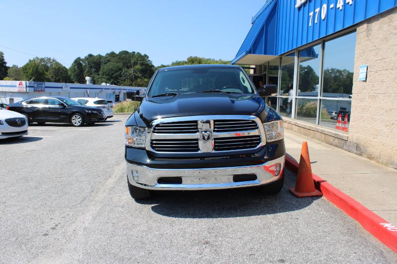 2018 Ram 1500 SLT photo 2
