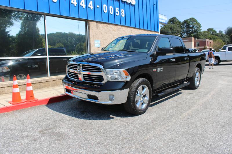 2018 Ram 1500 SLT photo 3