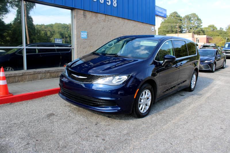 2020 Chrysler Voyager LX photo 3