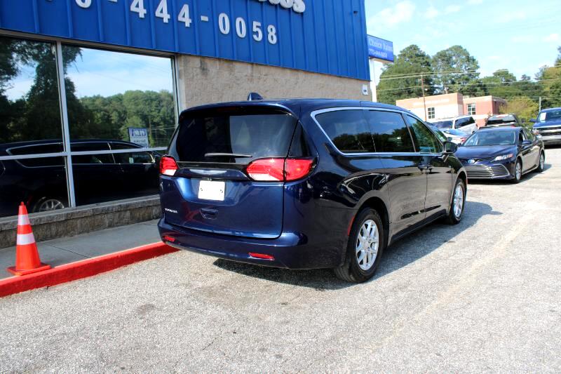 2020 Chrysler Voyager LX photo 4