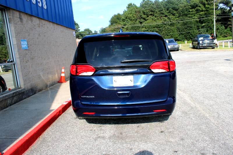 2020 Chrysler Voyager LX photo 5