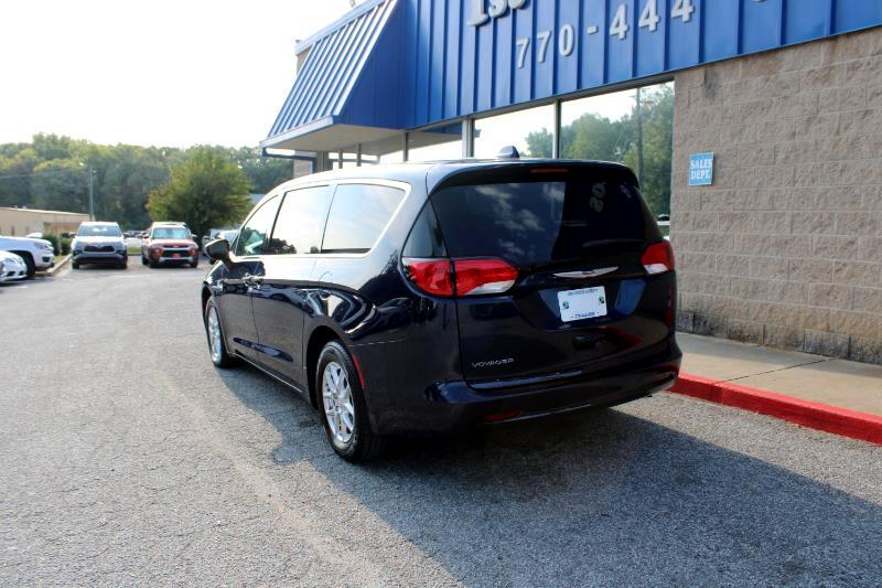 2020 Chrysler Voyager LX photo 6