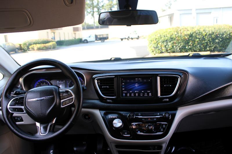 2020 Chrysler Voyager LX photo 9