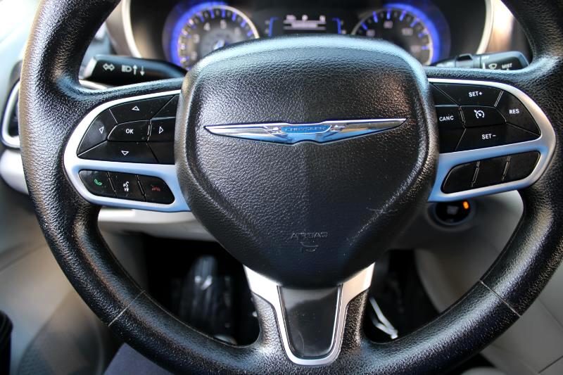2020 Chrysler Voyager LX photo 10