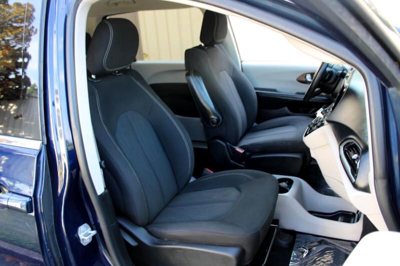 2020 Chrysler Voyager LX photo 11