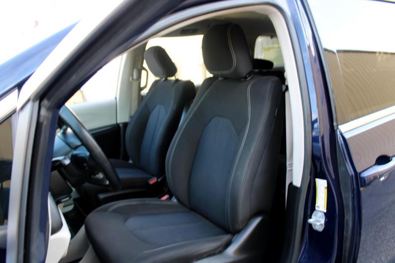 2020 Chrysler Voyager LX photo 12