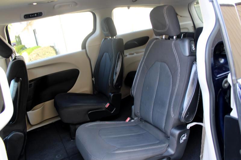 2020 Chrysler Voyager LX photo 13