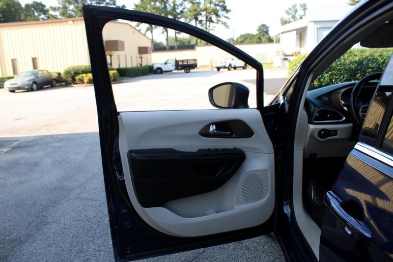 2020 Chrysler Voyager LX photo 19