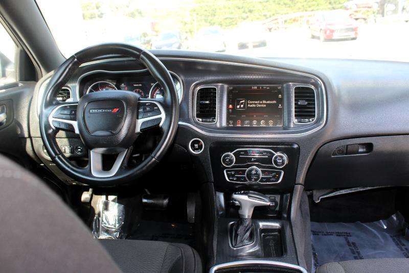2015 Dodge Charger SXT photo 9