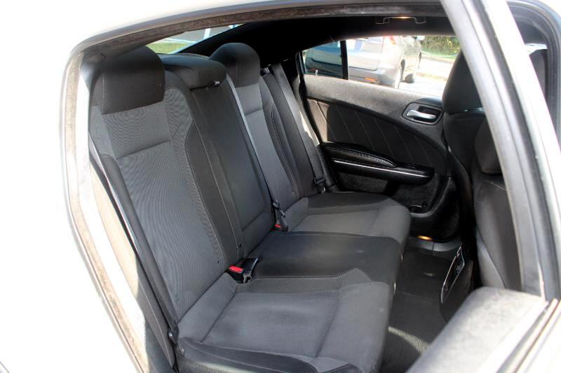 2015 Dodge Charger SXT photo 13