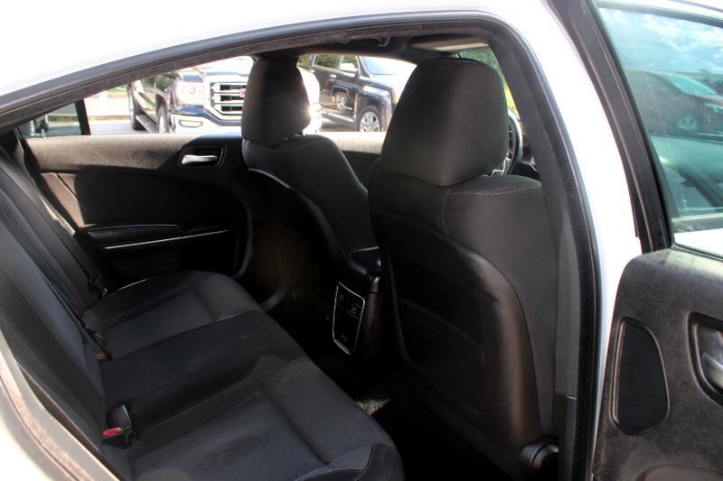 2015 Dodge Charger SXT photo 15