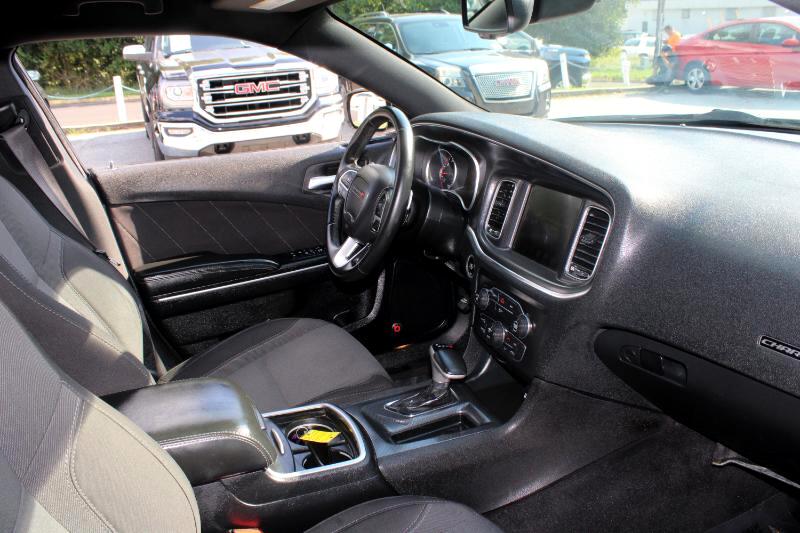 2015 Dodge Charger SXT photo 17