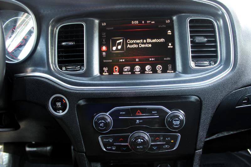 2015 Dodge Charger SXT photo 24