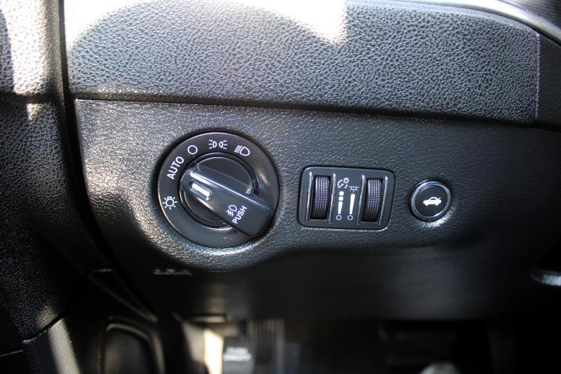 2015 Dodge Charger SXT photo 25