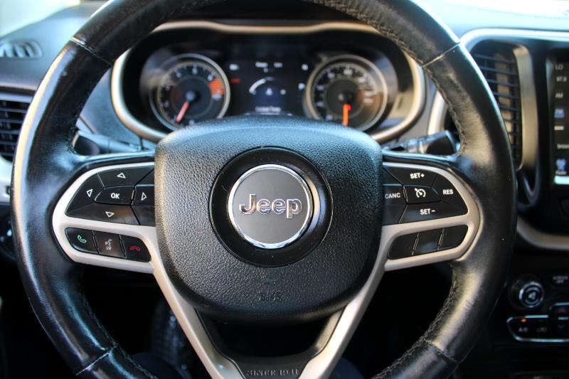 2017 Jeep Cherokee High Altitude photo 6