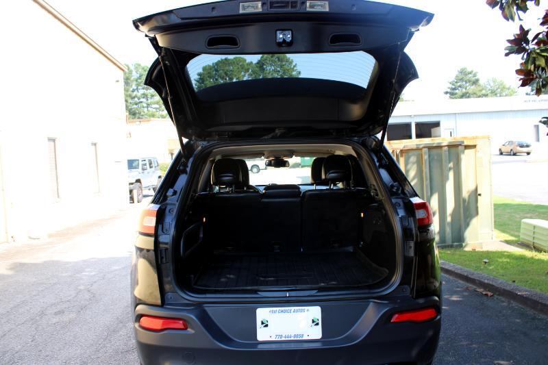 2017 Jeep Cherokee High Altitude photo 12