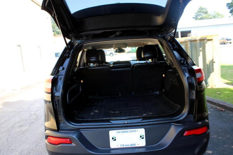 2017 Jeep Cherokee High Altitude photo 13