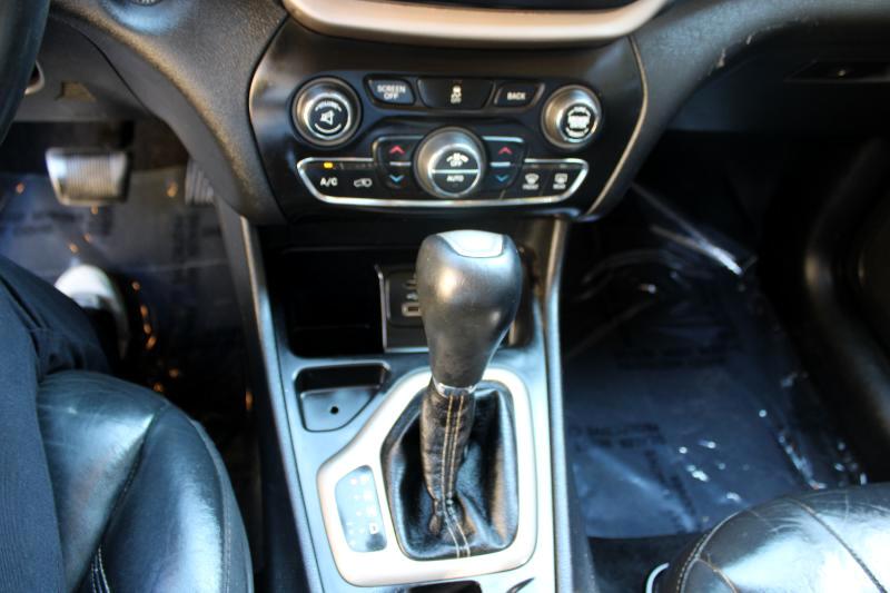 2017 Jeep Cherokee High Altitude photo 20