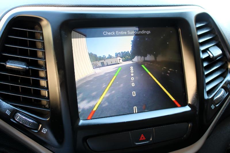 2017 Jeep Cherokee High Altitude photo 23