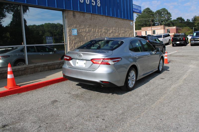 2019 Toyota Camry XLE photo 4