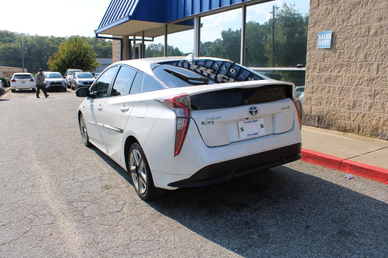 Toyota Prius Three Touring (Natl) 2017