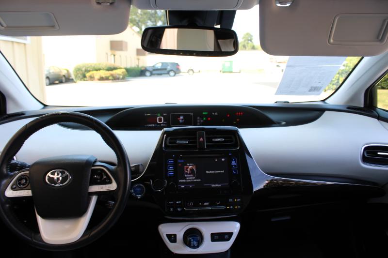 Toyota Prius Three Touring (Natl) 2017