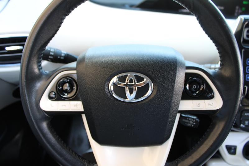 Toyota Prius Three Touring (Natl) 2017