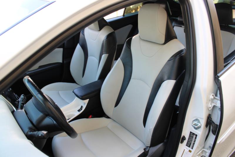 Toyota Prius Three Touring (Natl) 2017