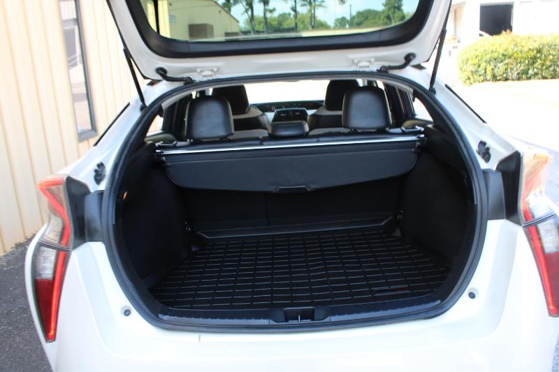 Toyota Prius Three Touring (Natl) 2017