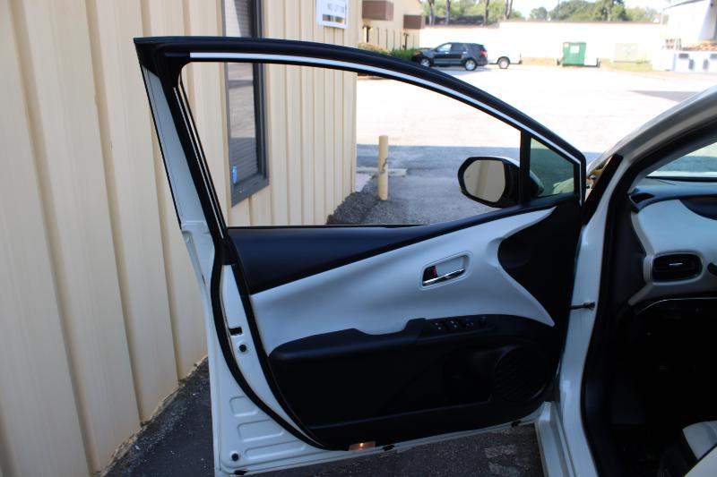 Toyota Prius Three Touring (Natl) 2017