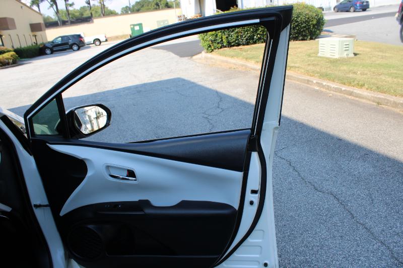 Toyota Prius Three Touring (Natl) 2017