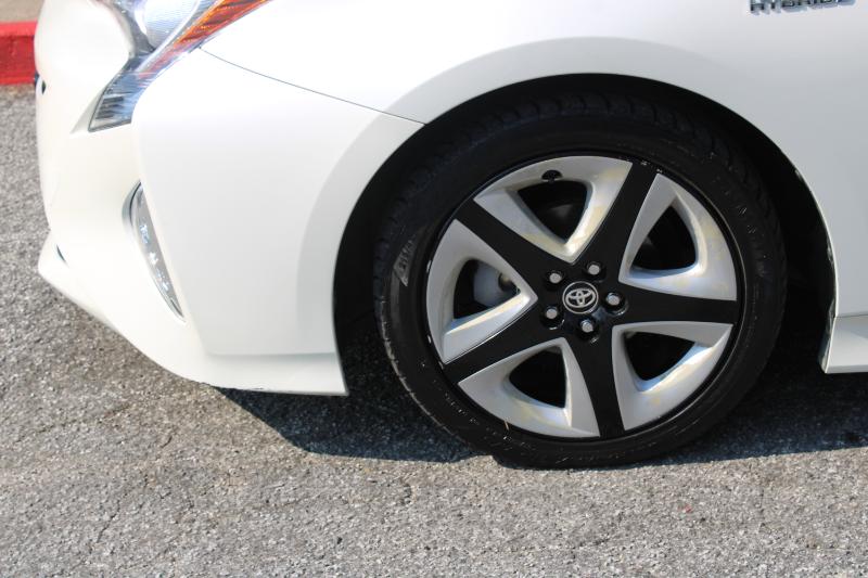 Toyota Prius Three Touring (Natl) 2017