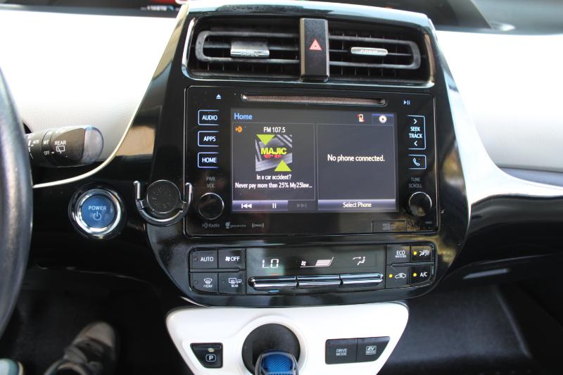 Toyota Prius Three Touring (Natl) 2017