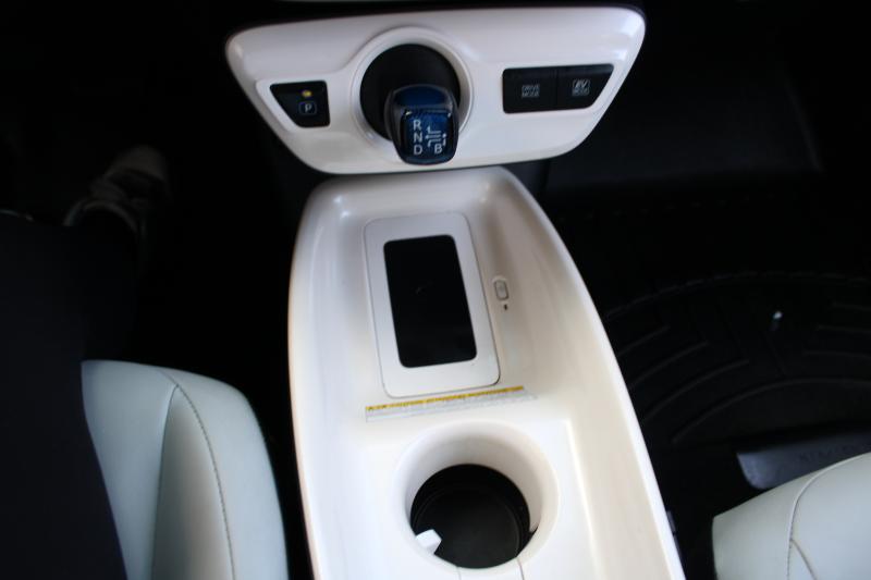 Toyota Prius Three Touring (Natl) 2017