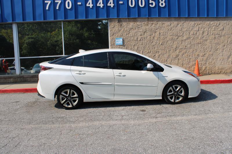 Toyota Prius Three Touring (Natl) 2017