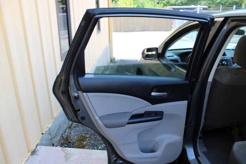2013 Honda CR-V LX photo 19