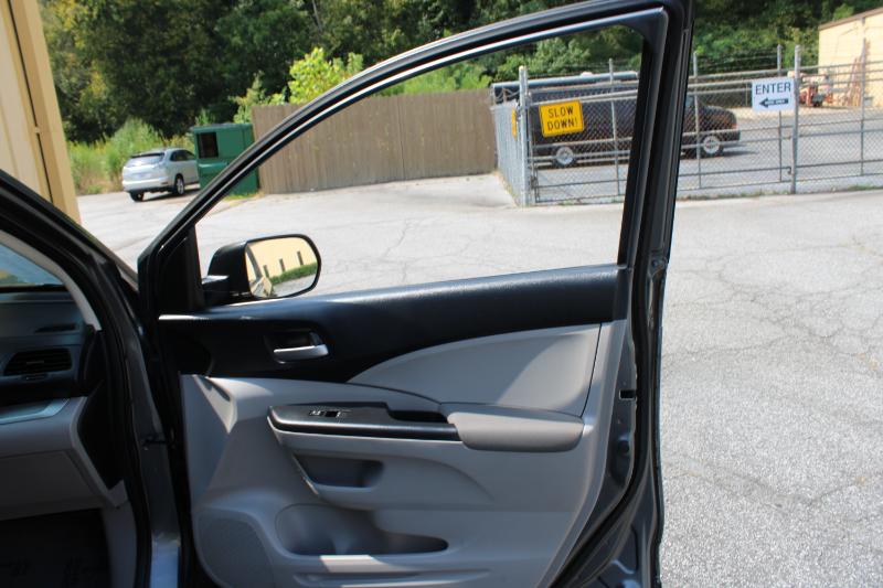 2013 Honda CR-V LX photo 21
