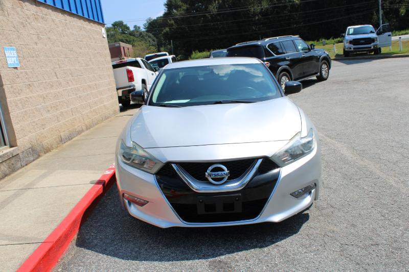 2017 Nissan Maxima S photo 2
