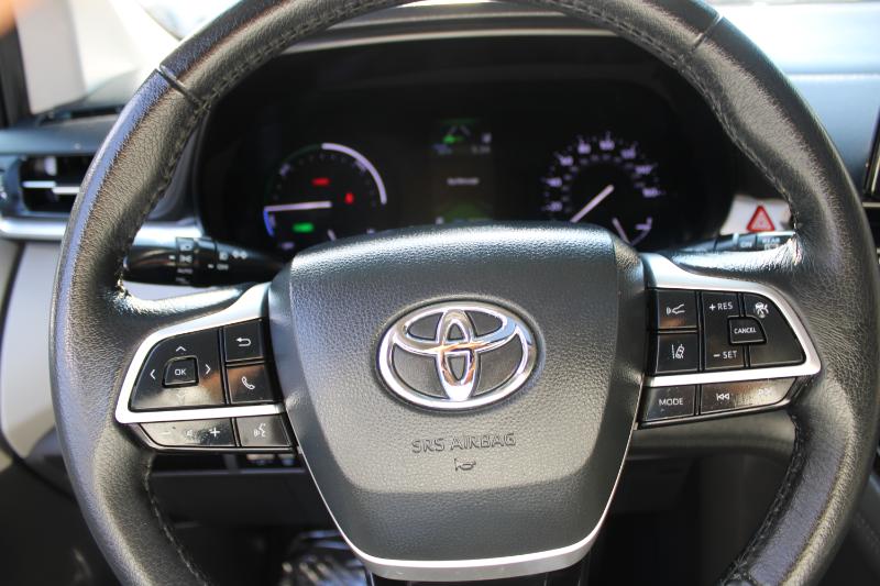 Toyota Sienna XLE FWD 7-Passenger (Natl) 2022