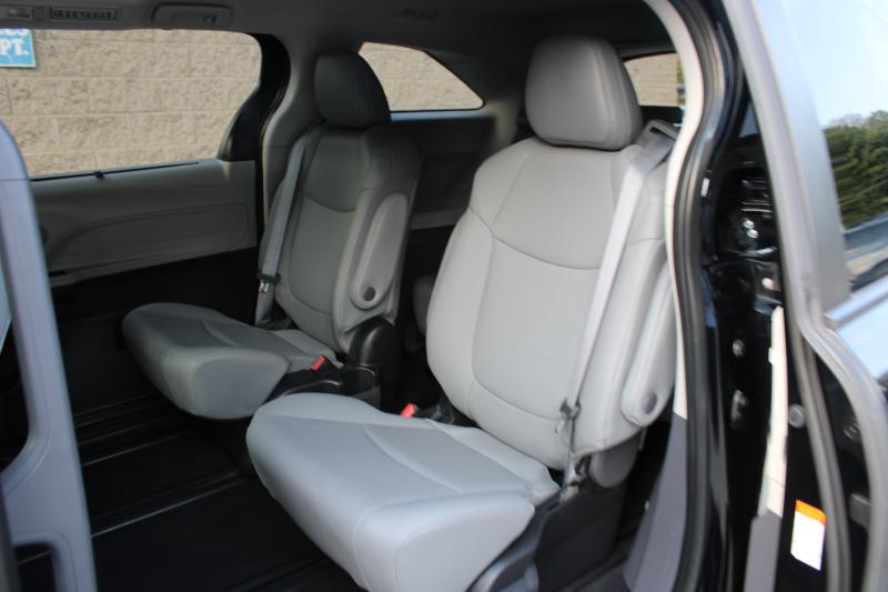 Toyota Sienna XLE FWD 7-Passenger (Natl) 2022