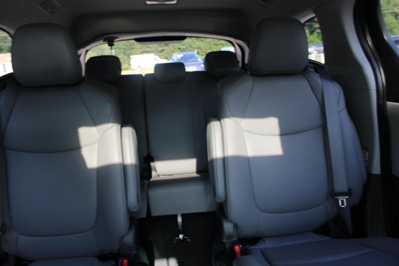 Toyota Sienna XLE FWD 7-Passenger (Natl) 2022