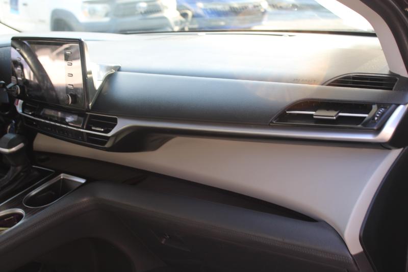 Toyota Sienna XLE FWD 7-Passenger (Natl) 2022