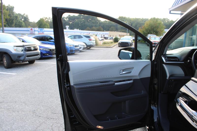 Toyota Sienna XLE FWD 7-Passenger (Natl) 2022